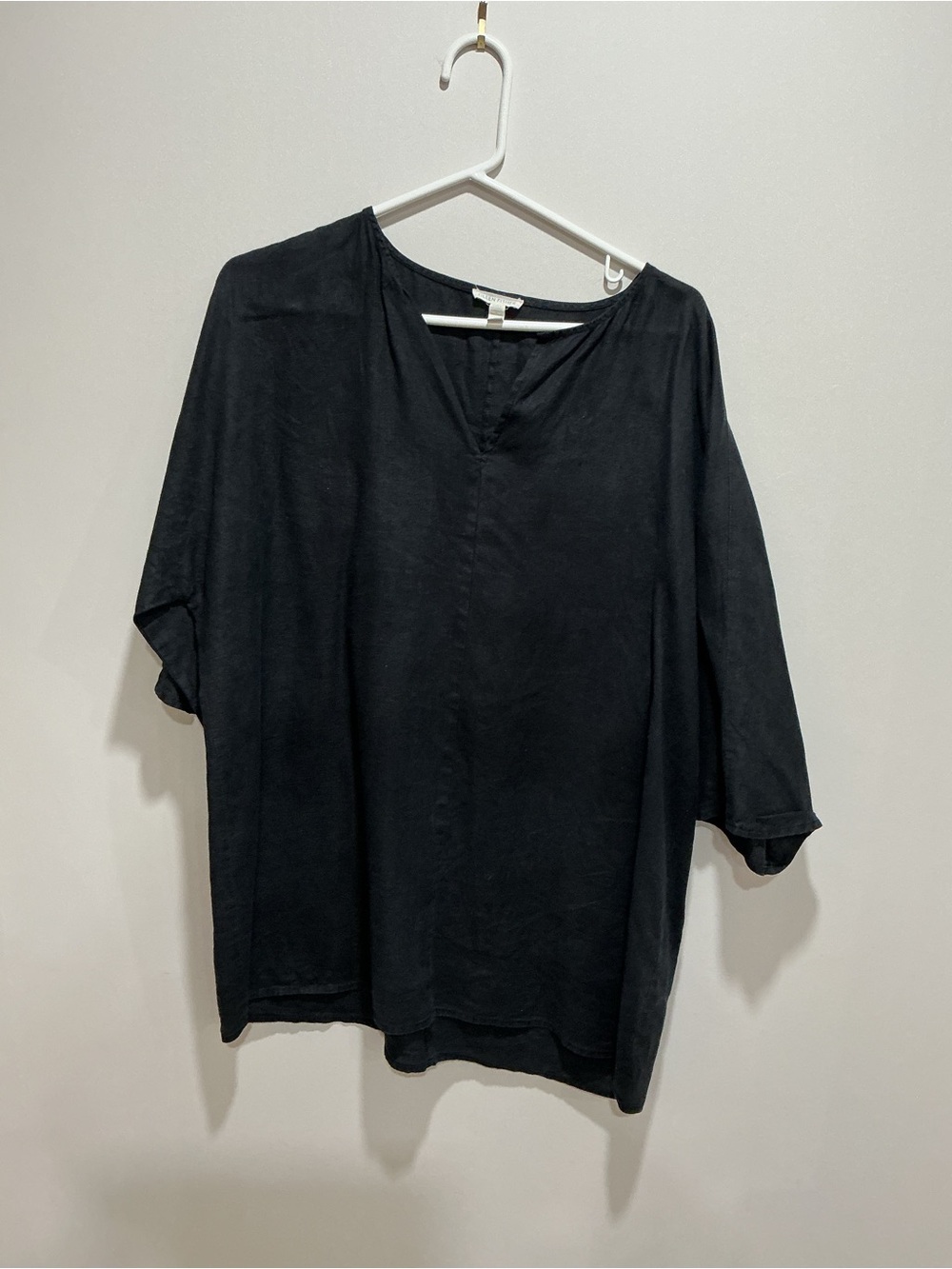Eileen fisher Black Women’s Split-Neck Relaxed Top in linen size medium